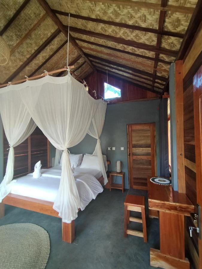 The Geckos Homestay Kelimutu Exterior photo
