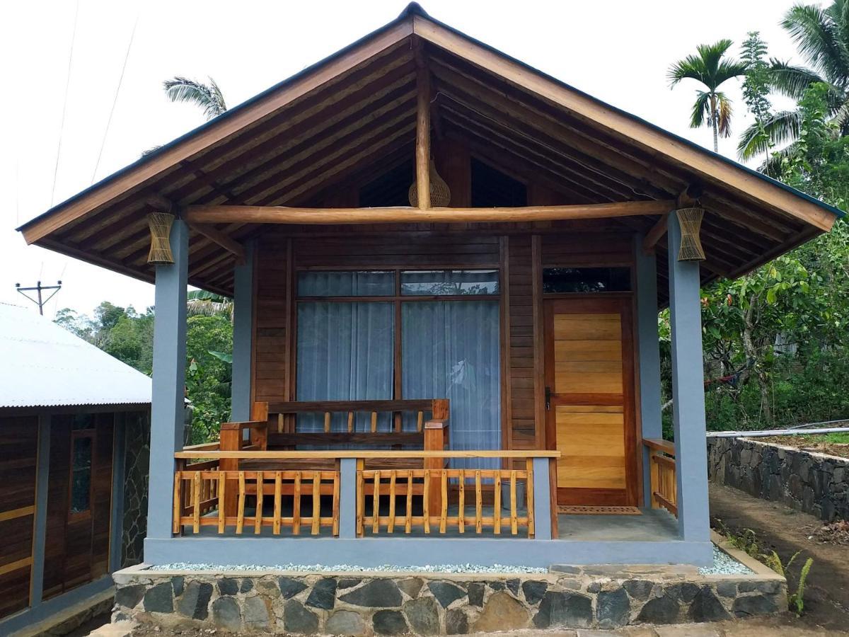 The Geckos Homestay Kelimutu Exterior photo