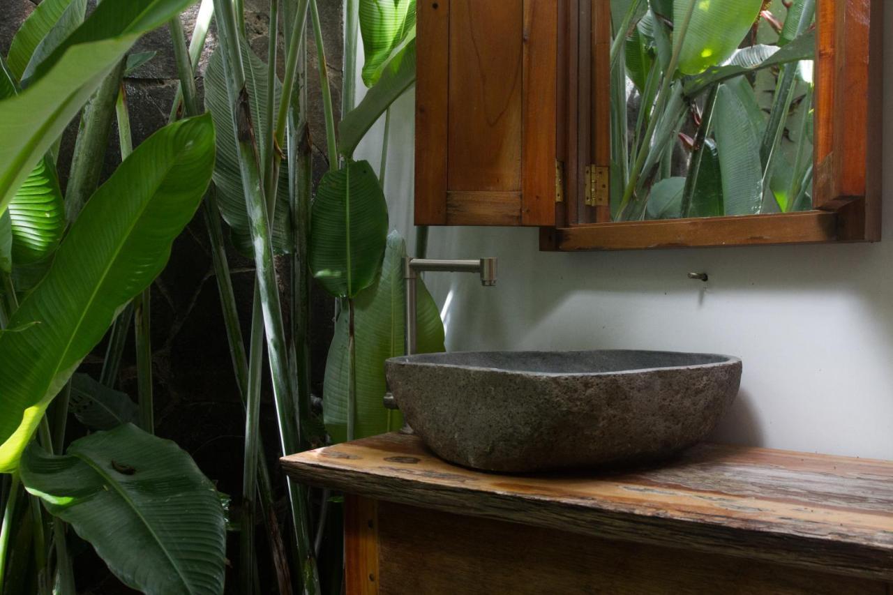 The Geckos Homestay Kelimutu Exterior photo