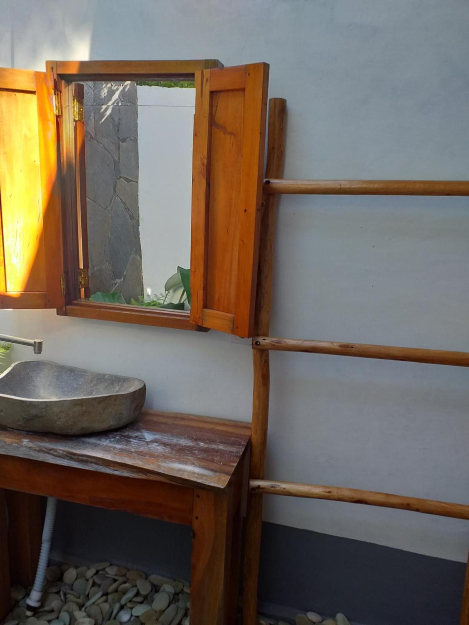The Geckos Homestay Kelimutu Room photo